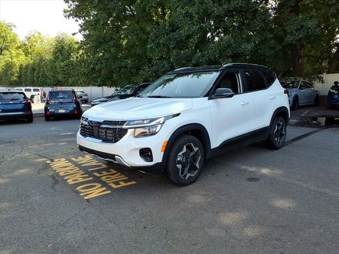 Certified 2025 Kia Seltos S image 3