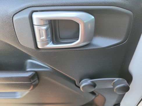 Used 2021 Jeep Gladiator Sport image 7