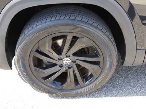 Used 2023 Volkswagen Atlas SE w/ Black Wheel Package AWD/4WD image 13