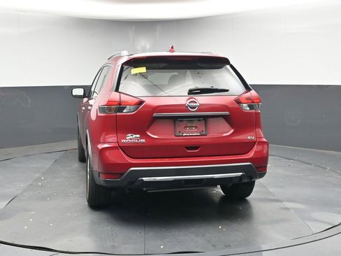 Used 2017 Nissan Rogue SV image 4