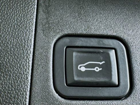 Used 2018 Cadillac XT5 Premium Luxury w/ Driver Assist Package FWD image 35