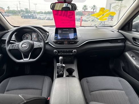 Used 2025 Nissan Altima 2.5 S FWD image 12