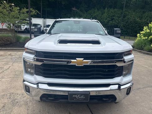 Used 2025 Chevrolet Silverado 2500 LT AWD/4WD image 2