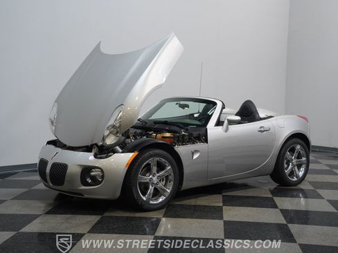 Used 2007 Pontiac Solstice GXP w/ Premium Package RWD image 30