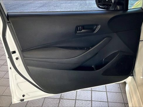 Used 2024 Toyota Corolla LE FWD image 2