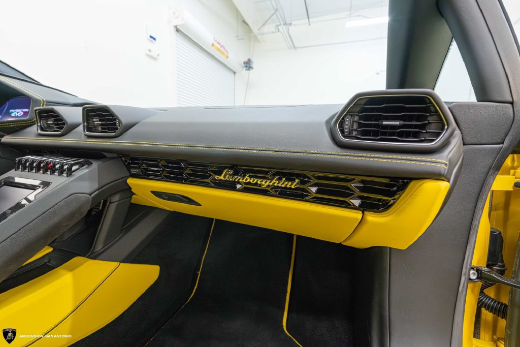 Used 2020 Lamborghini Huracan EVO RWD image 42