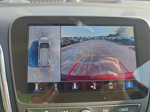 Used 2024 Chevrolet Equinox LT AWD/4WD image 18