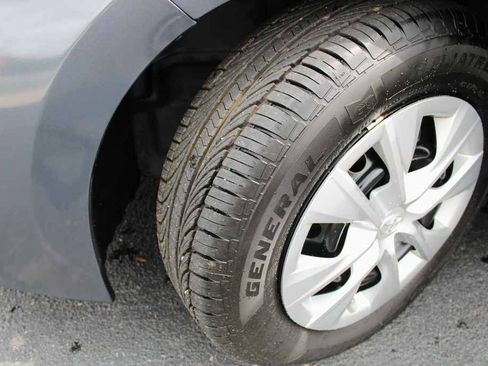 Used 2019 Toyota Corolla L FWD image 17