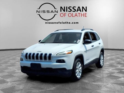 Used 2016 Jeep Cherokee Sport FWD image 1