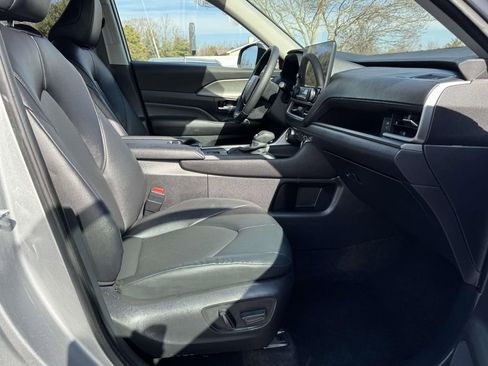 Certified 2025 Toyota Grand Highlander AWD image 13