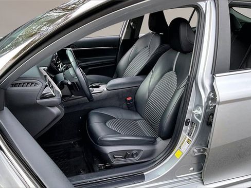 Used 2021 Toyota Camry SE image 18