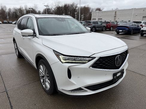 Used 2023 Acura MDX SH-AWD w/Advance image 2