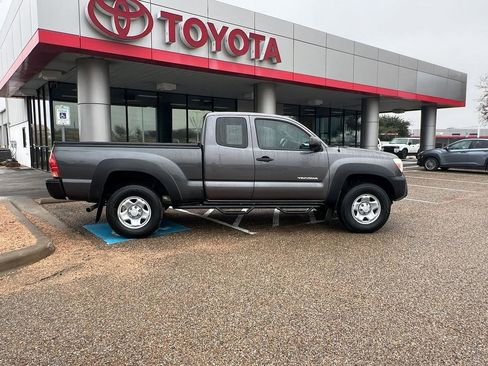 Used 2015 Toyota Tacoma PreRunner image 6