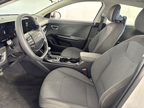 Used 2025 Kia K4 FWD image 15