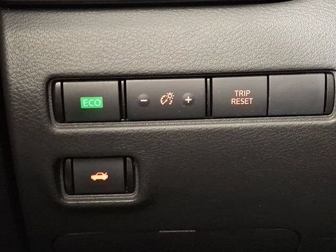 Used 2023 Nissan Sentra SR w/ SR Premium Package FWD image 25
