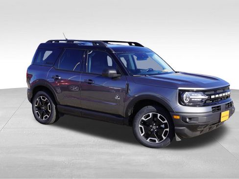 Certified 2023 Ford Bronco Sport Outer Banks w/ Tech Package AWD/4WD image 2