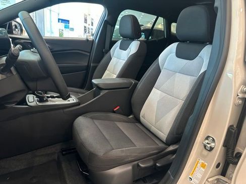 New 2026 Chevrolet Trax RS w/ Sunroof Package FWD image 9
