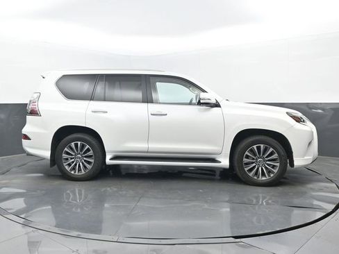 Used 2022 Lexus GX 460 Luxury w/ Accessory Package image 2