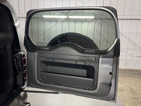 Used 2022 Land Rover Defender 110 X-Dynamic SE image 57