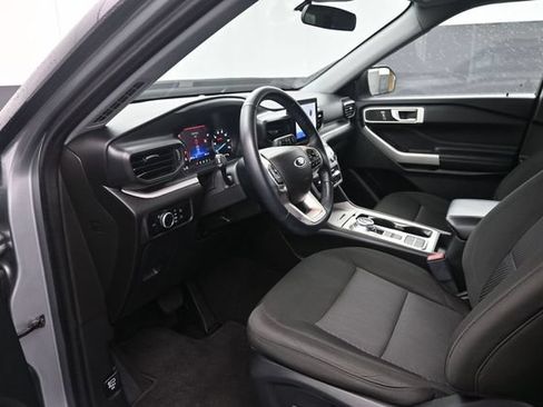 Used 2023 Ford Explorer XLT RWD image 7