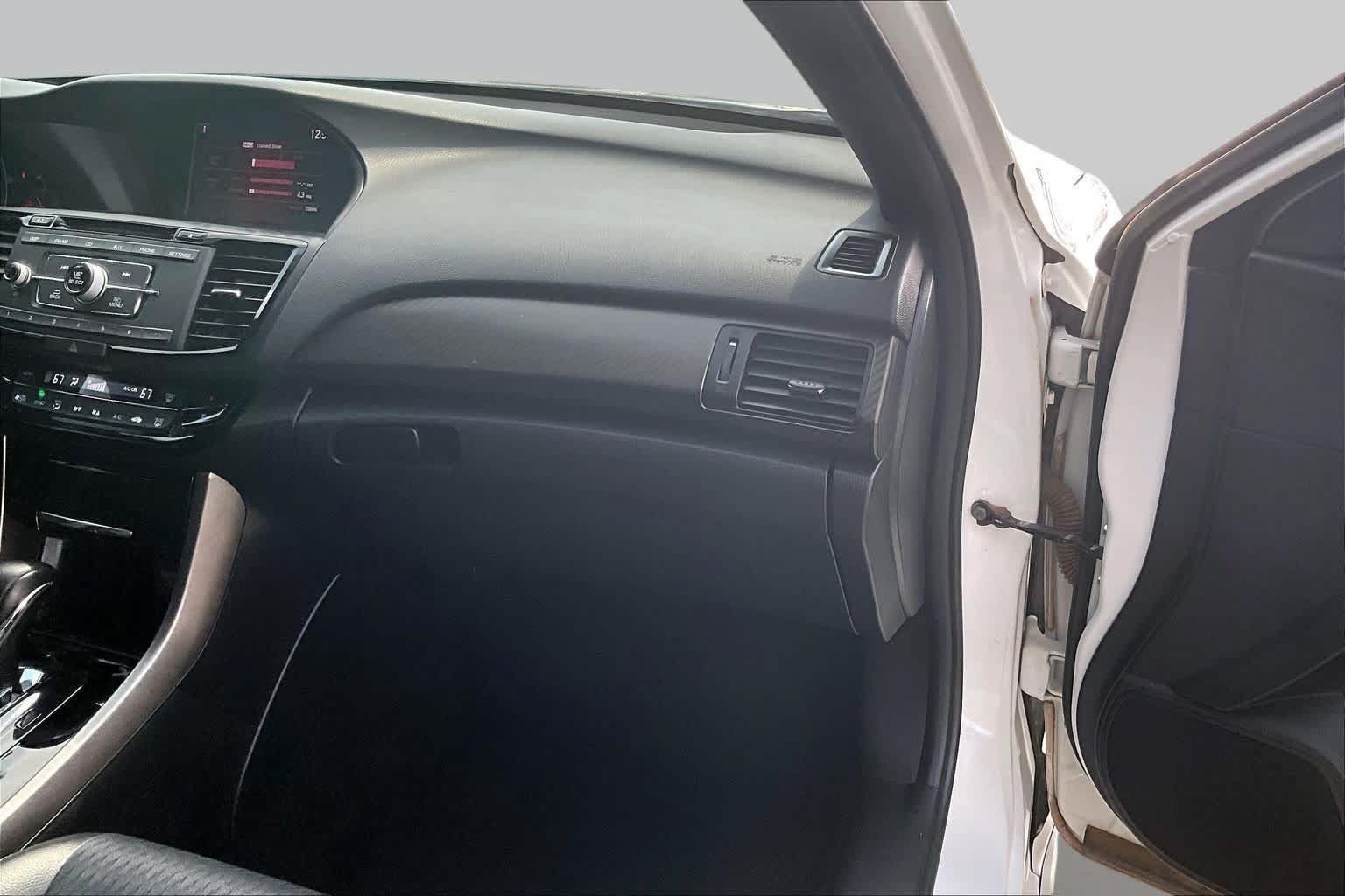 Used 2016 Honda Accord Sport image 17