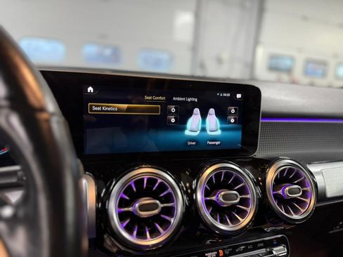 Used 2021 Mercedes-Benz GLB 250 4MATIC image 18