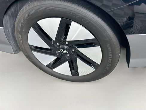 Used 2024 Hyundai Ioniq 6 SE RWD image 11