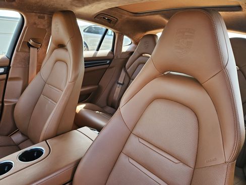 Certified 2023 Porsche Panamera 4 Platinum Edition image 6