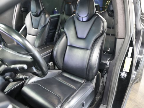 Used 2018 Tesla Model X 75D image 25