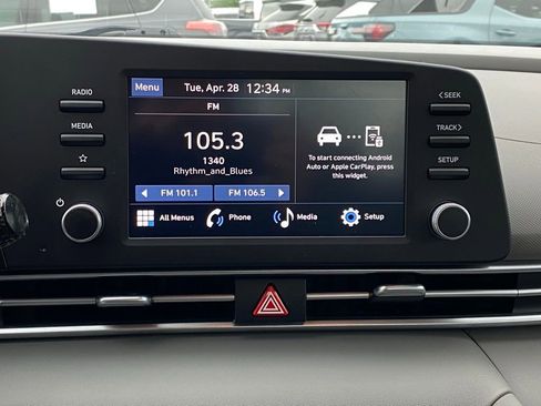 Used 2024 Hyundai Elantra SE FWD image 15
