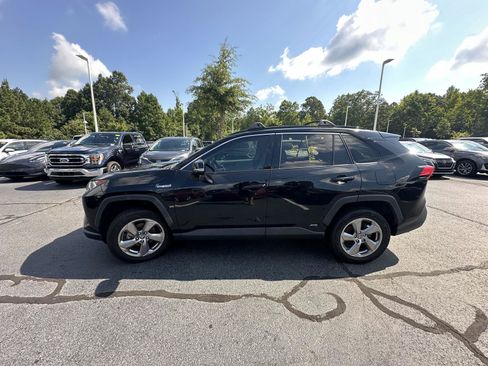 Used 2021 Toyota RAV4 XLE Premium AWD/4WD image 9