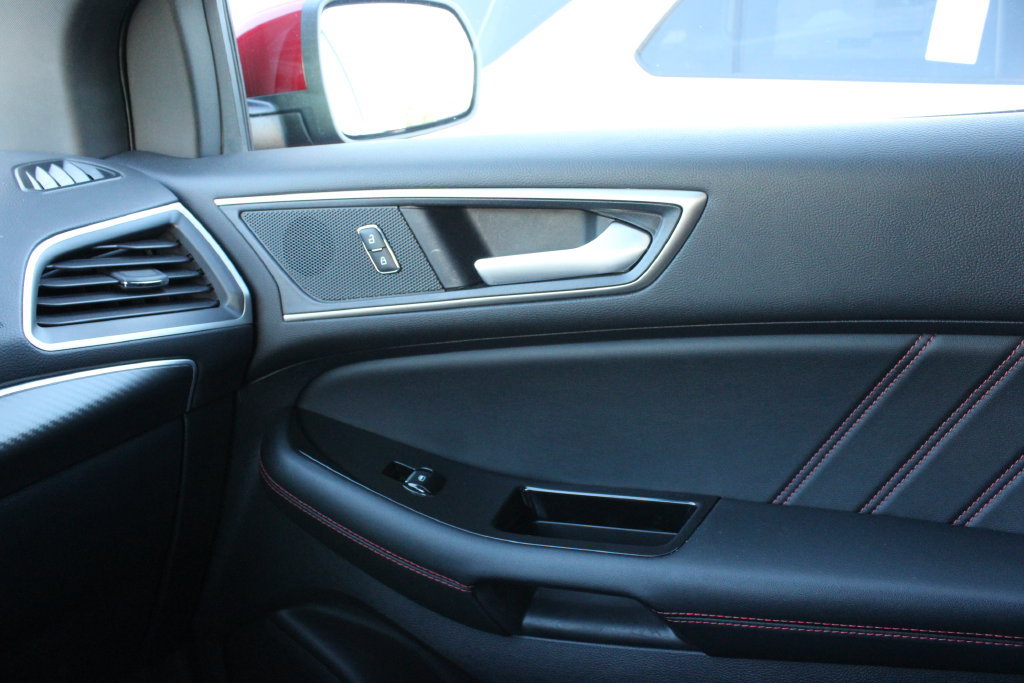 Used 2020 Ford Edge ST-Line w/ Cold Weather Package FWD image 19
