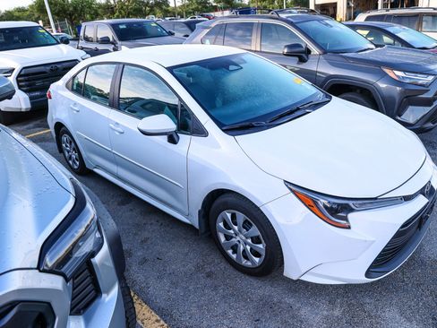 Used 2026 Toyota Corolla LE FWD image 7