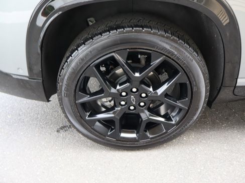 Used 2025 Chevrolet Traverse RS FWD image 42