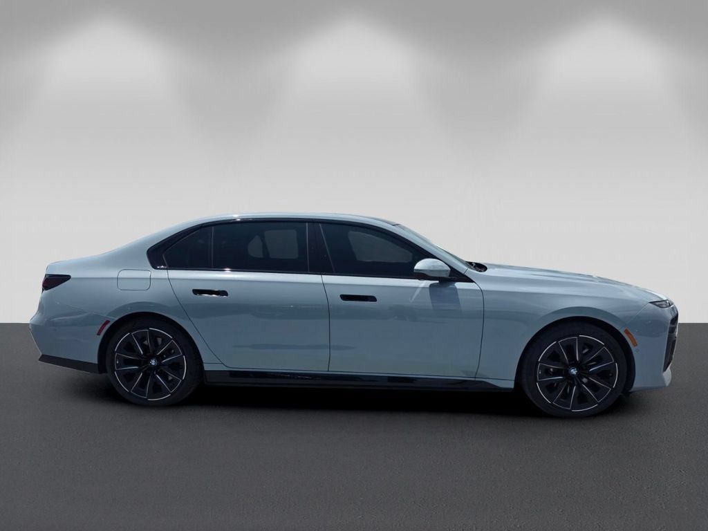 Used 2023 BMW i7 xDrive60 AWD/4WD image 3