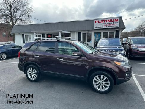 Used 2011 Kia Sorento EX w/ Premium Pkg image 2