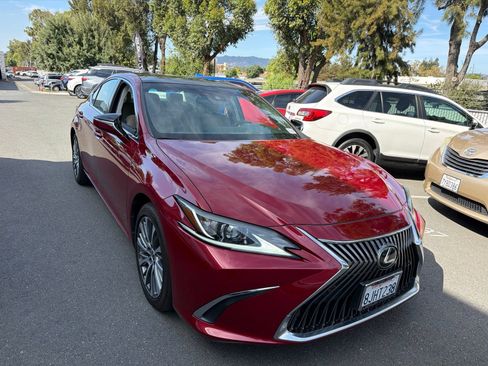 Used 2019 Lexus ES 350 w/ Premium Package FWD image 2