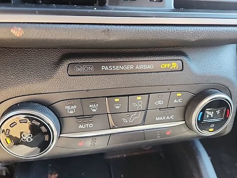 Used 2020 Ford Escape SE FWD image 12