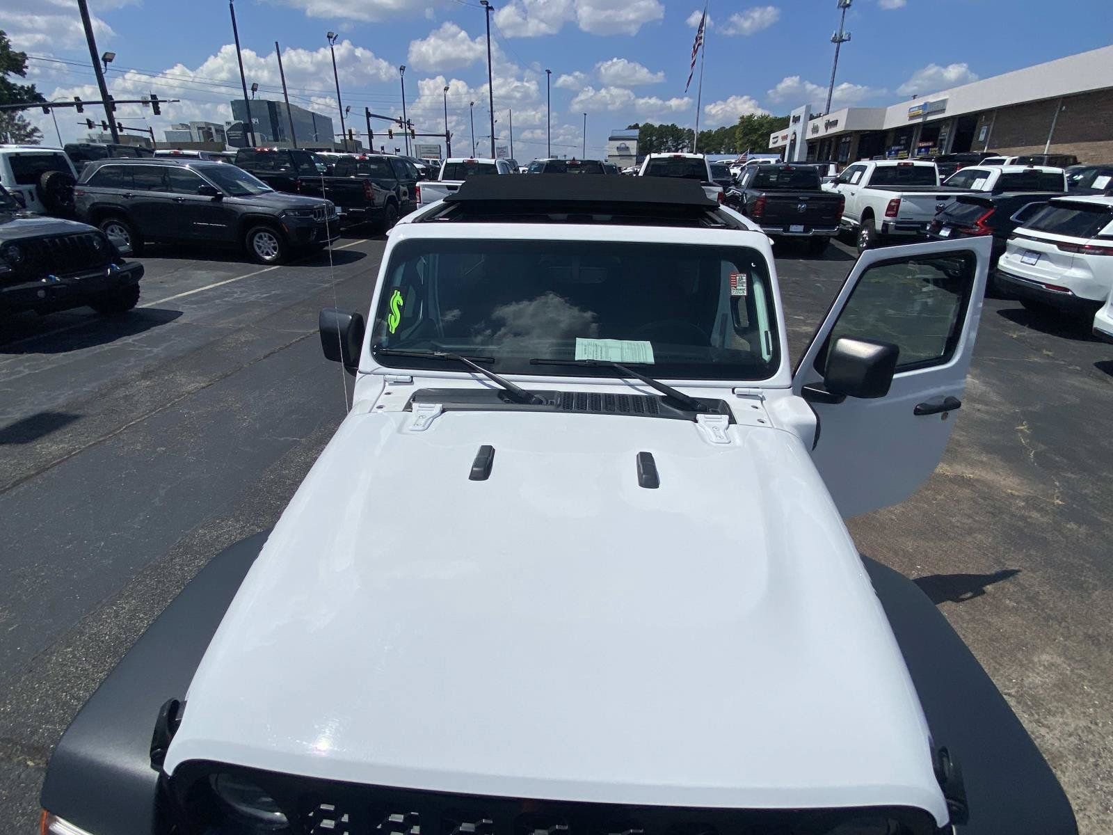 Used 2023 Jeep Wrangler Unlimited w/ Sun & Screen Package AWD/4WD image 28