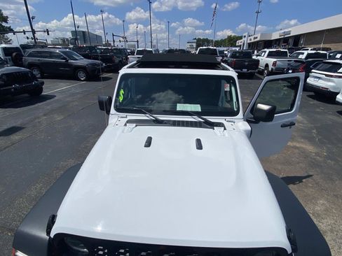 Used 2023 Jeep Wrangler Unlimited w/ Sun & Screen Package AWD/4WD image 28