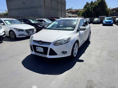 Used 2014 Ford Focus Titanium FWD image 12