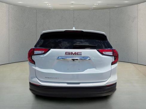 Used 2024 GMC Terrain SLE FWD image 32