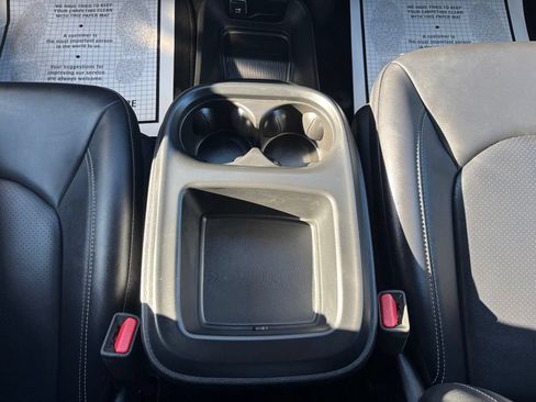 Used 2025 Chrysler Pacifica Select FWD image 22
