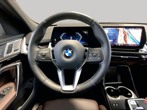 Used 2025 BMW X2 xDrive28i AWD/4WD image 5