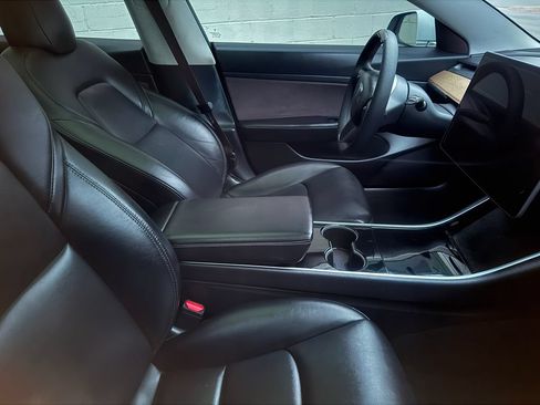 Used 2020 Tesla Model 3 Standard Range RWD image 19