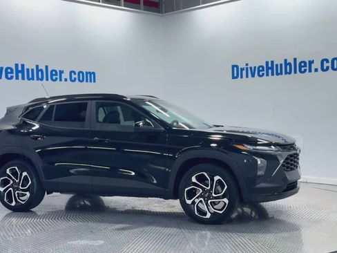 Used 2025 Chevrolet Trax RS w/ Sunroof Package image 5