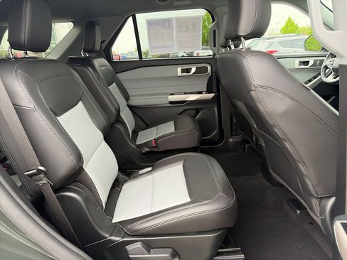Used 2023 Ford Explorer XLT w/ Equipment Group 202A AWD/4WD image 34
