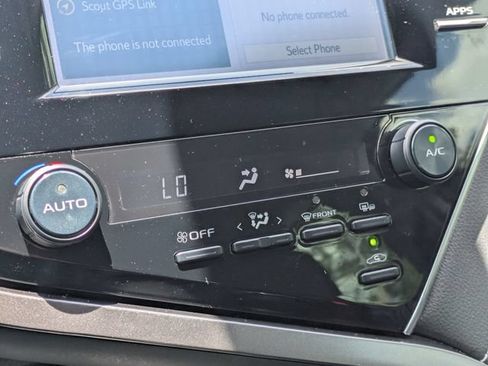 Used 2018 Toyota Camry SE w/ Convenience Package FWD image 27
