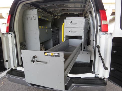 Used 2016 Chevrolet Express 3500 image 88