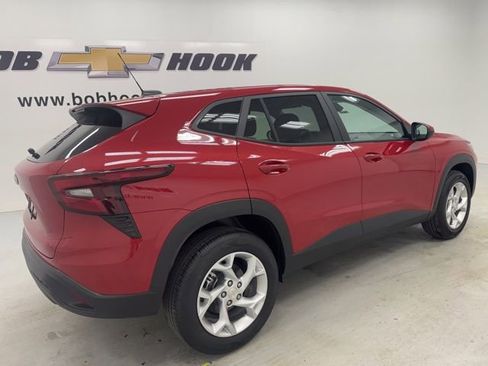 New 2026 Chevrolet Trax LS w/ LS Convenience Package FWD image 5